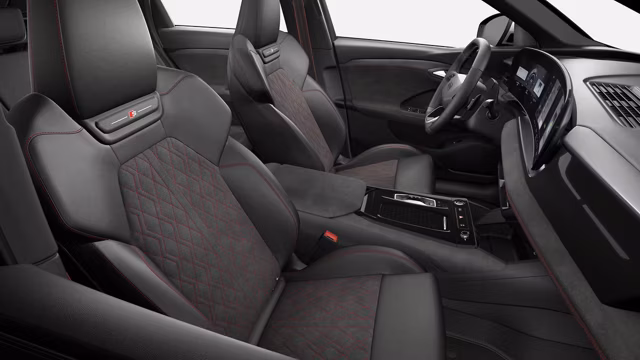 Bilde som viser S-interiør med sportsseter plus, sort Dinamica mikrofiber / skinn, Audi Sport GmbH fargede sømmer i rødt